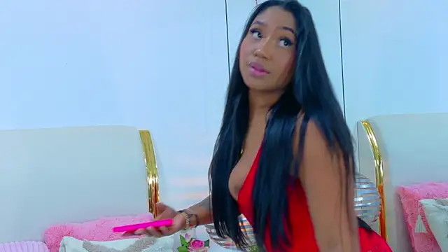 NaiomyLanes online show from April 17, 1:24 pm