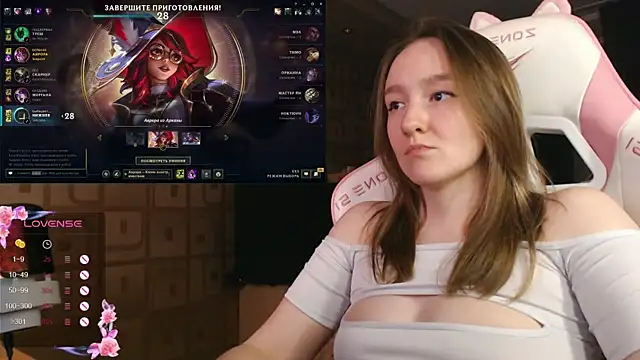 MoonlishSiren online show from October 4, 7:07 pm