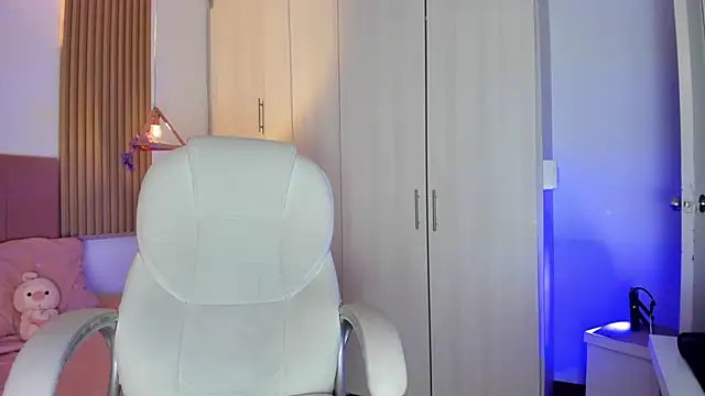 mia nevaeh online show from April 14, 8:42 pm