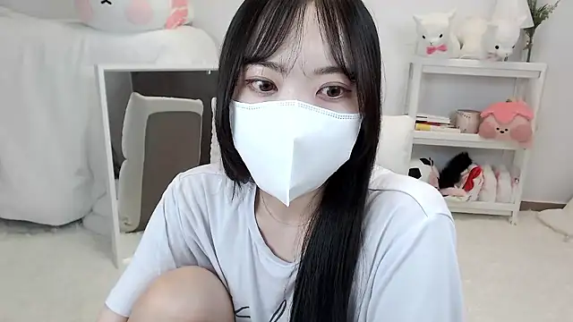 momo room online show from May 25, 11:20 am