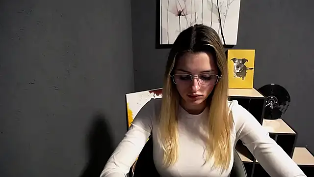 lady olivia  online show from May 11, 2:45 pm
