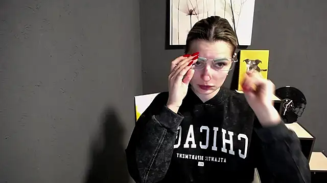 lady olivia  online show from March 26, 1:35 pm