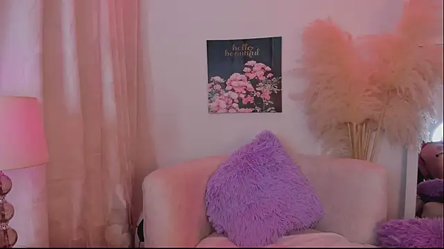 msschloee  online show from June 26, 7:37 pm