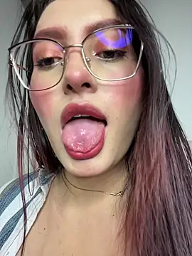 VioletPearson online show from April 16, 8:47 am