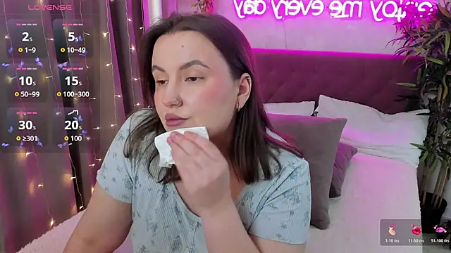 FeralPeach online show from February 12, 8:27 am