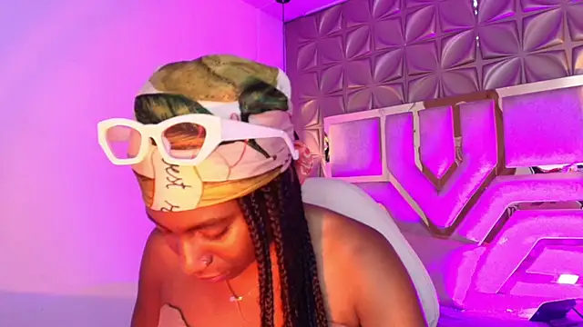 Queen perla  online show from March 15, 3:47 pm