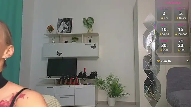 Molliblum online show from June 3, 2:18 pm