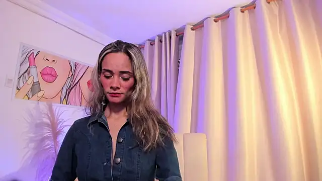 SkiinnyAna online show from March 25, 7:39 pm