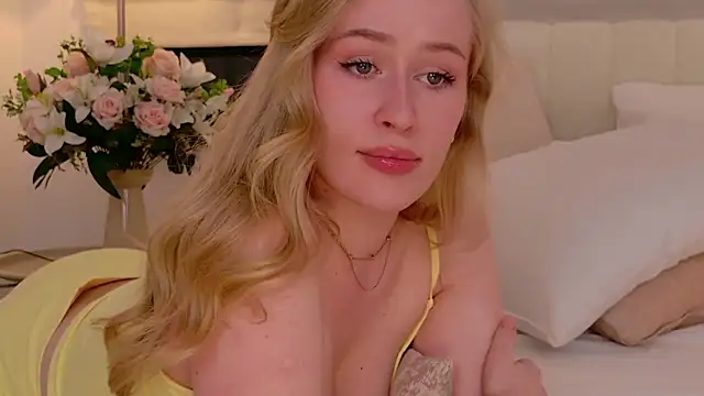 JuliaJaee online show from March 9, 2:15 am