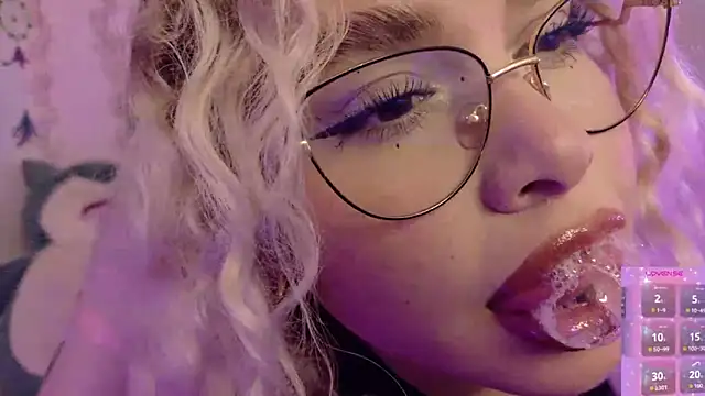 Haelycute online show from April 1, 12:22 am