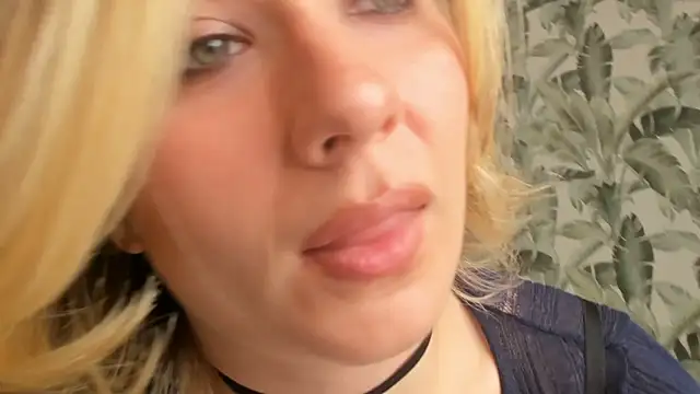 Lilith lutherlow online show from March 28, 12:37 pm