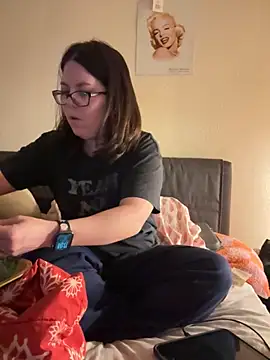 Hotmess express420 online show from December 4, 4:04 am