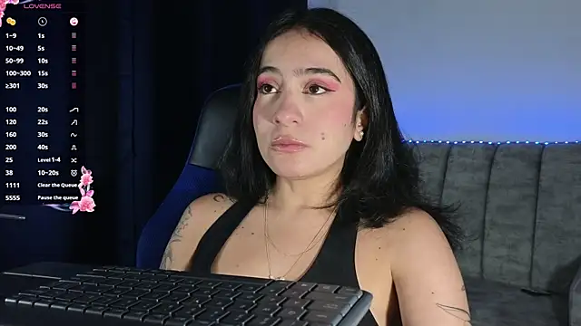 ZaraDames  online show from April 6, 3:28 am