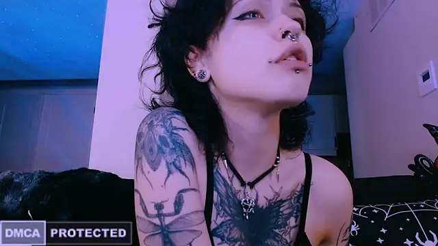 NaughtyLittleFox online show from April 13, 5:31 am