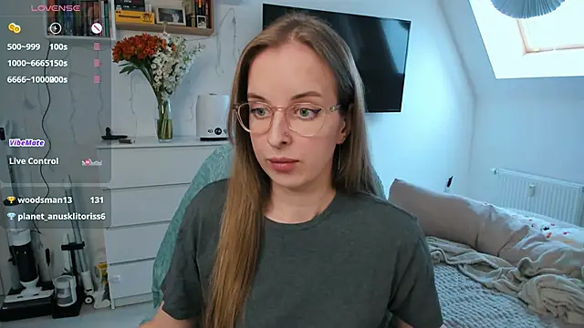 violet blue eyes online show from April 7, 1:35 pm