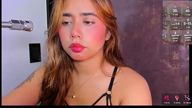 issie cute online show from May 14, 8:03 pm