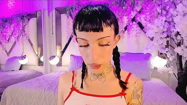 MadisonWood01 online show from June 2, 2:51 pm