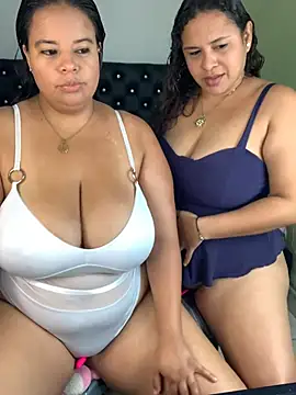 twocurvylatins online show from May 31, 2:34 pm