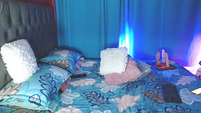 Kerly Lopez online show from April 15, 7:58 pm