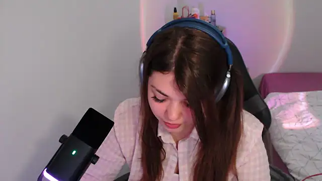 helengilmor online show from April 28, 6:17 am