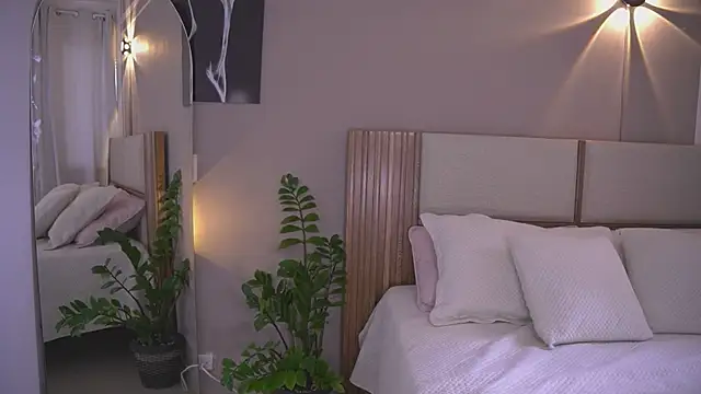AnnyHizzle online show from July 22, 6:42 pm