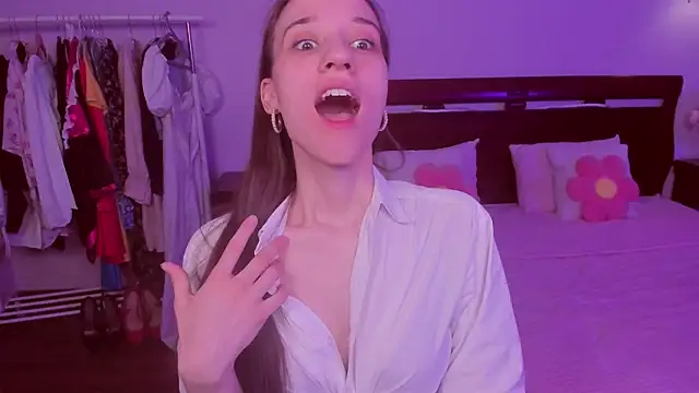 StaceySunny online show from February 19, 6:18 pm