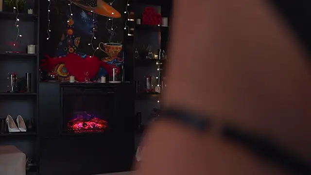 Evelyn Evyyy online show from March 14, 7:15 pm