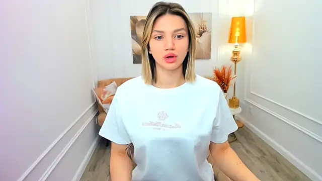 SelenaeMoore online show from March 30, 6:18 pm