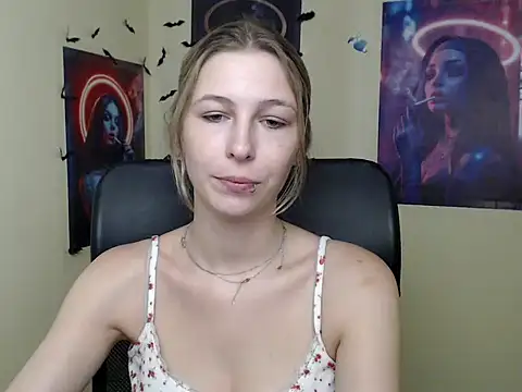StrangerGi online show from July 9, 6:05 am