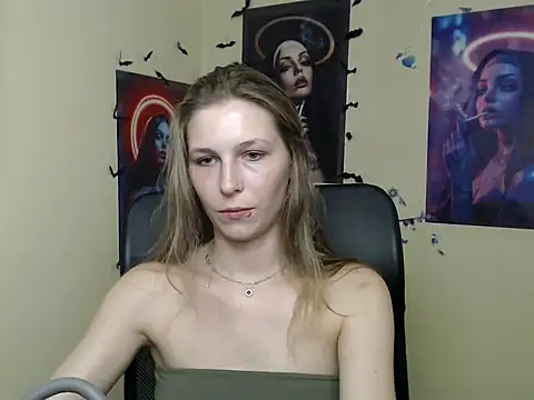 StrangerGi online show from June 11, 8:05 pm