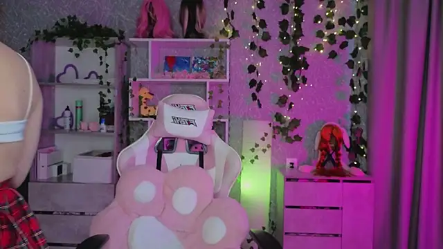 luna cross online show from April 12, 7:55 am