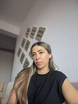 RaquelleDevon online show from April 6, 9:54 am