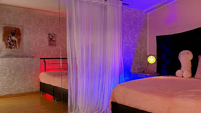 Julieta Cortes   online show from April 16, 12:16 pm