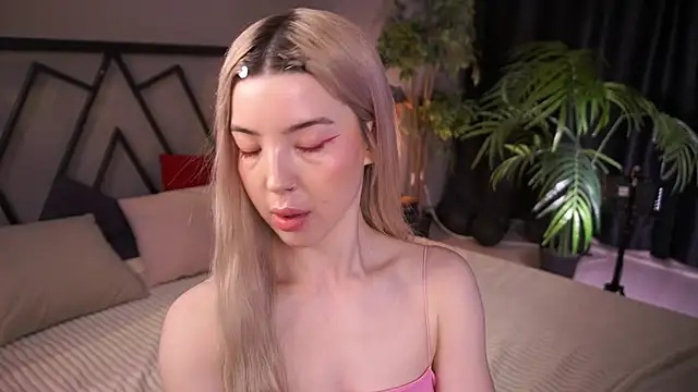 LindaThacker online show from April 11, 7:03 am