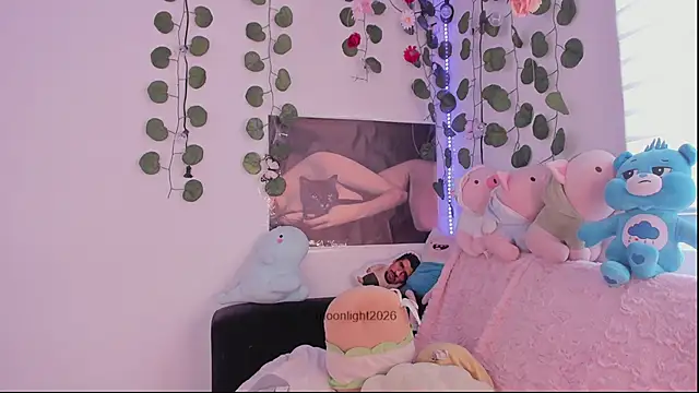 moonliiiight1 online show from April 11, 5:05 pm