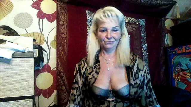 CassandraSandra44 online show from February 7, 6:01 pm