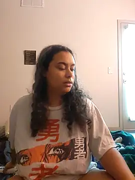 cinnaminnie online show from April 25, 7:00 pm