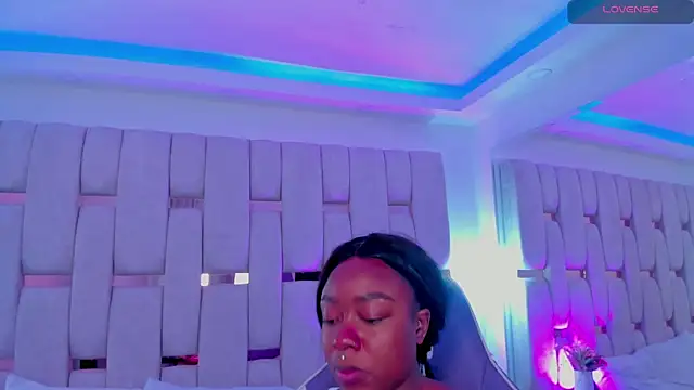 mia schwarz online show from April 15, 10:32 pm