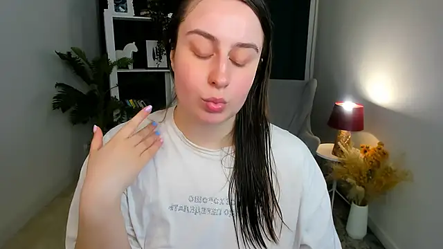 Lattea online show from April 10, 12:00 pm