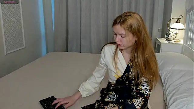 Eva  Lewis online show from March 3, 7:36 am