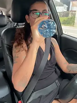 ValeriEvan online show from March 31, 9:15 pm