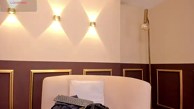 morganlake  online show from March 8, 3:43 am