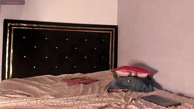 JennamartinyII online show from April 14, 1:44 pm