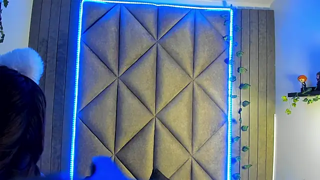 AbbyWathson online show from April 6, 11:55 am