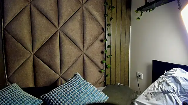 AbbyWathson online show from March 23, 12:00 pm