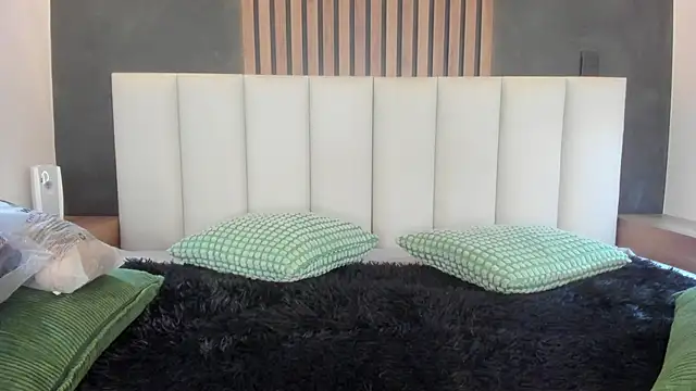 AbbyWathson online show from April 17, 12:29 pm