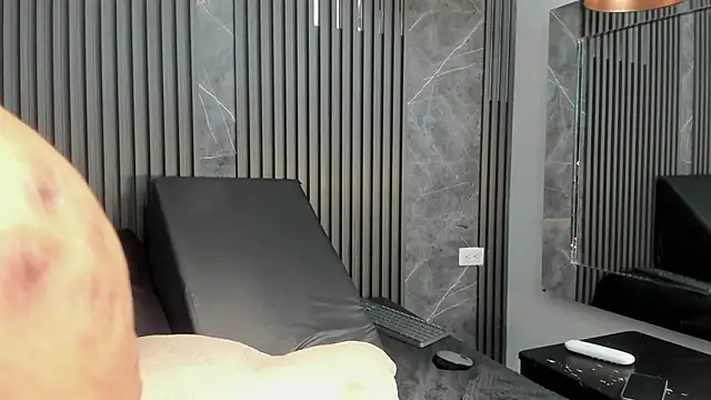 SaraiEvans online show from October 5, 5:23 am