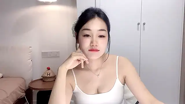 cloud8822 online show from April 23, 1:02 pm