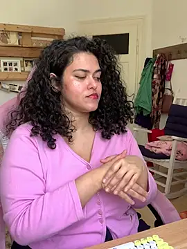 Curvydesifromgermany online show from April 8, 11:01 am