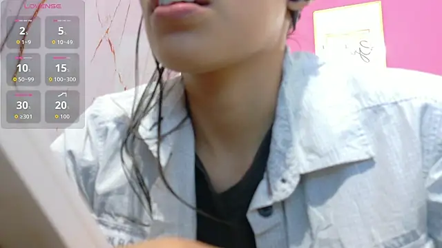 yourcuteneighbourr online show from April 14, 2:44 am